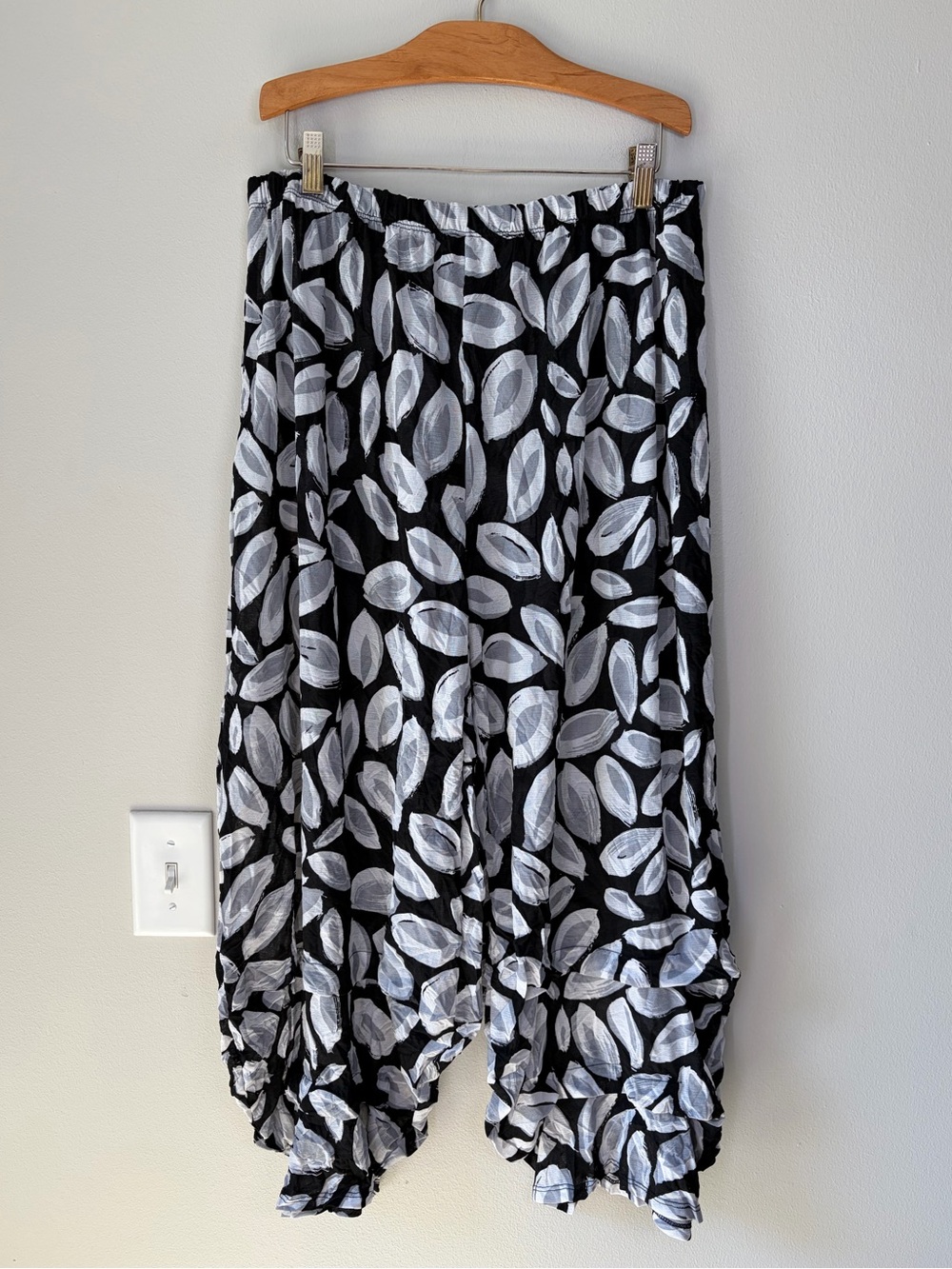 Chalet et Ceci Black & Gray Leaf Patterned Semi Sheer Wide Leg Draped Pants